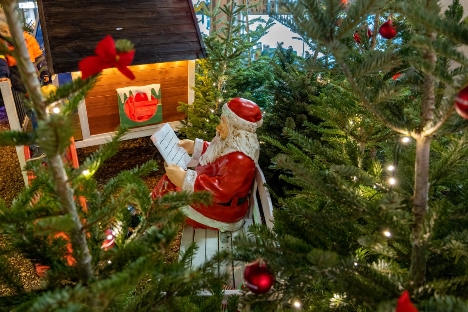 Nikolausfigur auf dem Weihnachtsmarkt